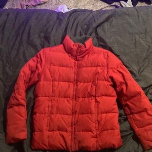 New York And Company Puffer coat in red! Long collar, and 2 zip pockets!